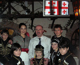 Влада Литовченко научила детей печь хачапури  
