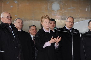 Тимошенко наобещала денег заводам и метрострою 