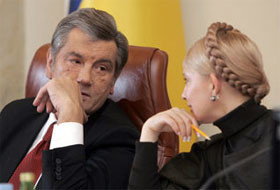 Ющенко и Тимошенко покидают страну 