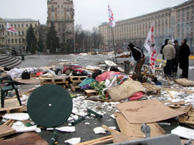 Погром палаток «Геть усіх!» на Майдане Незалежности: Пиар для митингующих и плевок в сторону милиции 