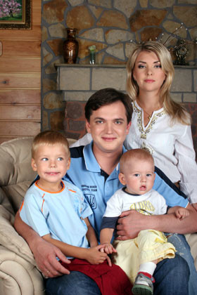 Министр Украины по делам семьи, молодежи и спорта Юрий ПАВЛЕНКО: «В первые месяцы жизни моего сына Виктора я фактически был мамой» 