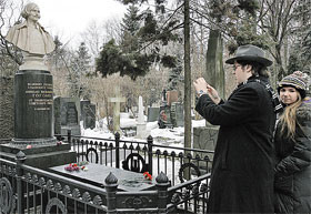 На могиле Гоголя в Москве поставят новый памятник 
