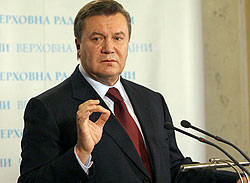 Янукович считает, что Ющенко «забежал поперед батька» со своей новой Конституцией 