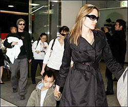Анджелина Джоли хочет усыновить еще одного ребенка 