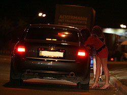 Министр Луценко пообещал, что проститутки не будут больше бесплатно обслуживать милиционеров 
