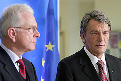 Ющенко вручил президенту Европарламента орден 