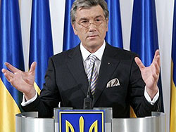 Ющенко полагает, что слова - лучший способ спасения экономики  