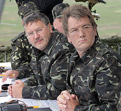 Виктор Ющенко решил провести военный парад 