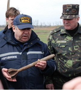 В Новобогдановке под ноги журналистам бросали снаряды 