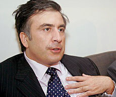 Оппозиция выгнала Саакашвили из ресторана и не дала поужинать 