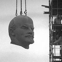 Ленину в Крыму отбили нос и попытались отпилить голову  