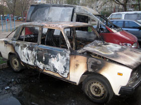 В Дарницком районе сожгли четыре машины  