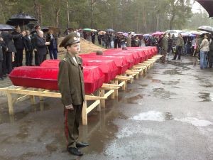 В Красном Лимане перезахоронили останки 153 неизвестных солдат 