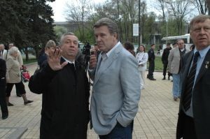 Лещенко гулял по парку, а Павлиашвили показывал браслет от патриарха 
