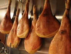 СБУ не пустила в Украину 35 тонн бразильской свинины 