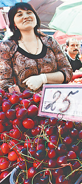На рынках продают черешню-«иностранку» за 200 гривен 