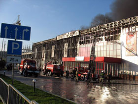 В Симферополе сгорел трехэтажный гипермаркет ФОТО + ВИДЕО