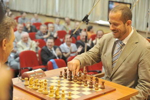 Юные одесситы сыграли в шахматы с... Анатолием Карповым 