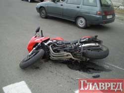 На проспекте Григоренко в Киеве перевернулся мотоциклист 