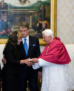 Ющенко побывал в гостях у Папы  