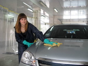 Депутаты мыли машины за тысячу гривен 