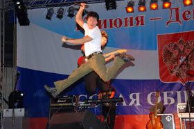 В Симферополе Олег Газманов поднимал потенцию мужчинам и пел антикризисные песни ФОТО