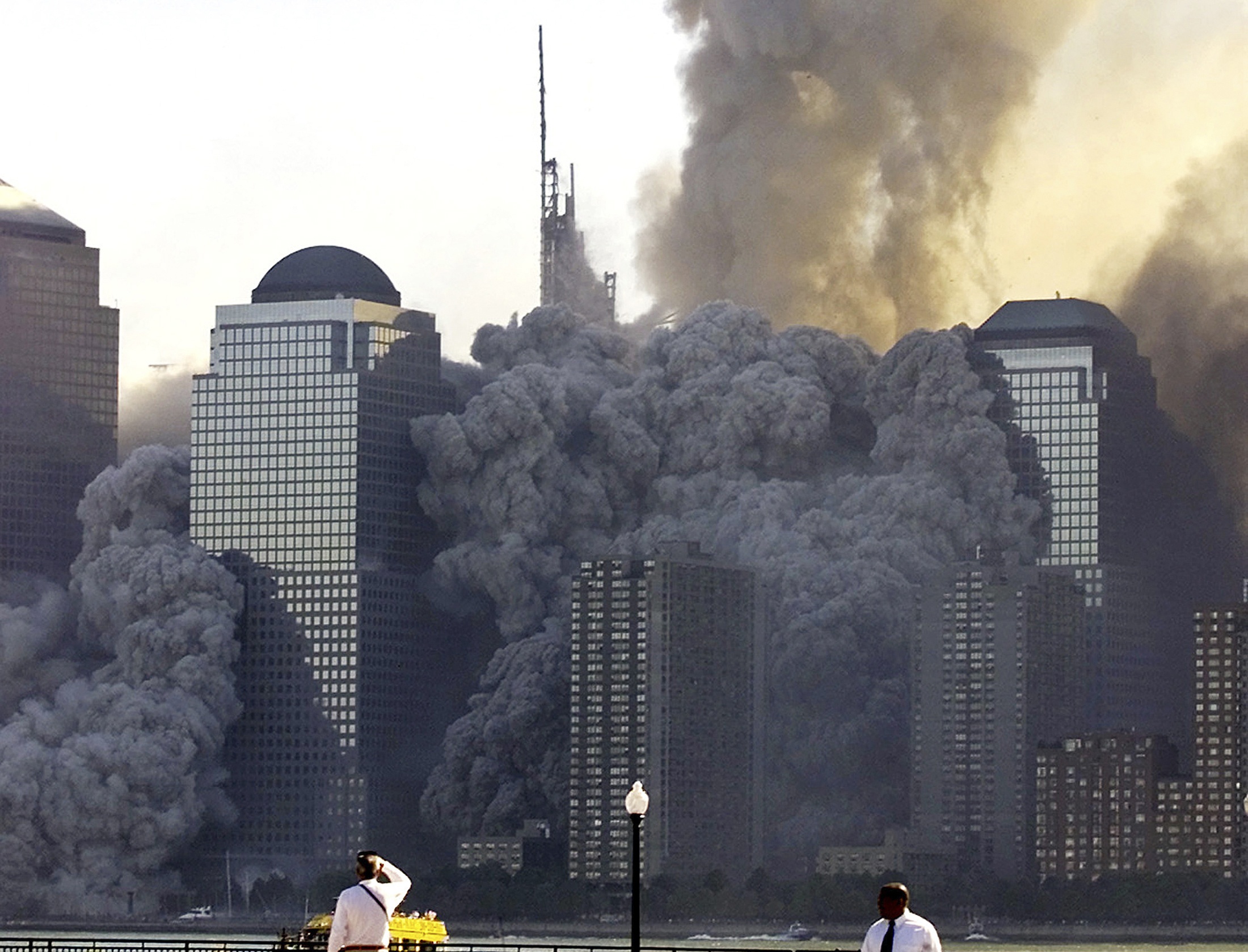 Теракт башен близнецов 11 сентября 2001. Башни-Близнецы 11 сентября 2001. Теракт 11 сентября 2001 года башни Близнецы.