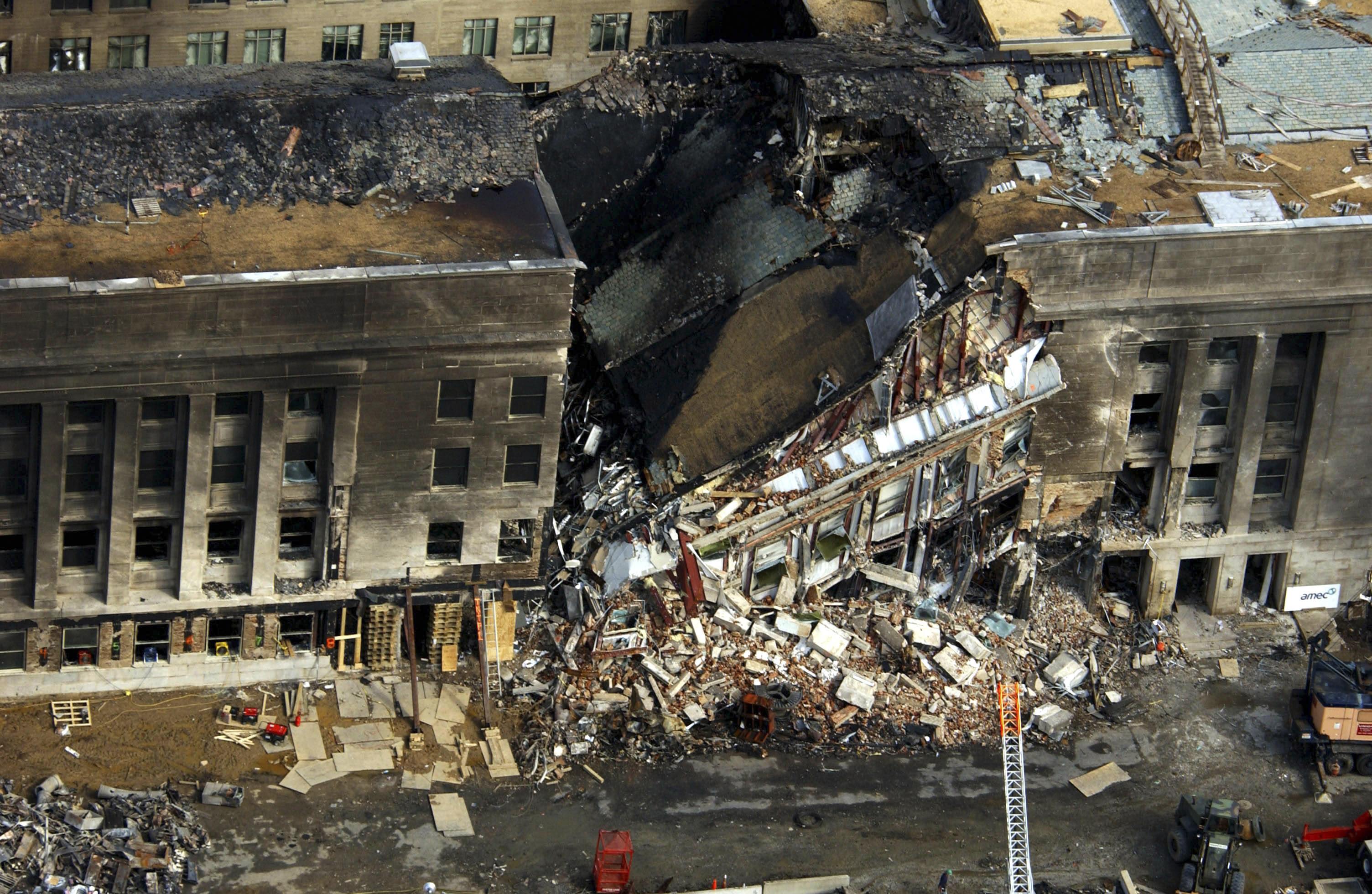 Фото после теракта. 11 Сентября 2001 года Пентагон. Теракт Пентагон 2001. Атака на Пентагон. 9.11.2001. Атака на Пентагон 11 сентября.