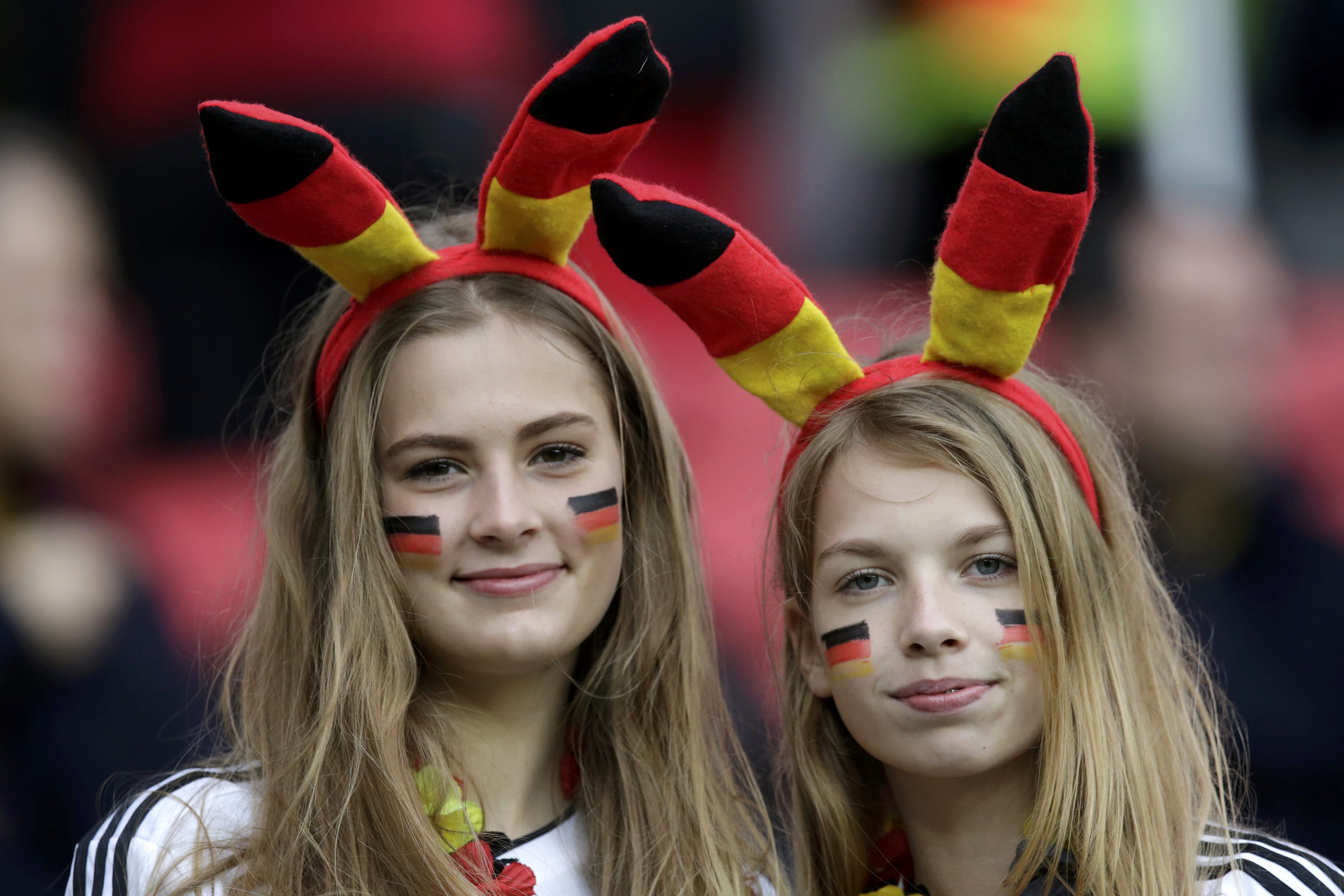 German girl. Болельщицы сборной Германии. Девушки Германии. Современные немки. Немецкие девушки современные.