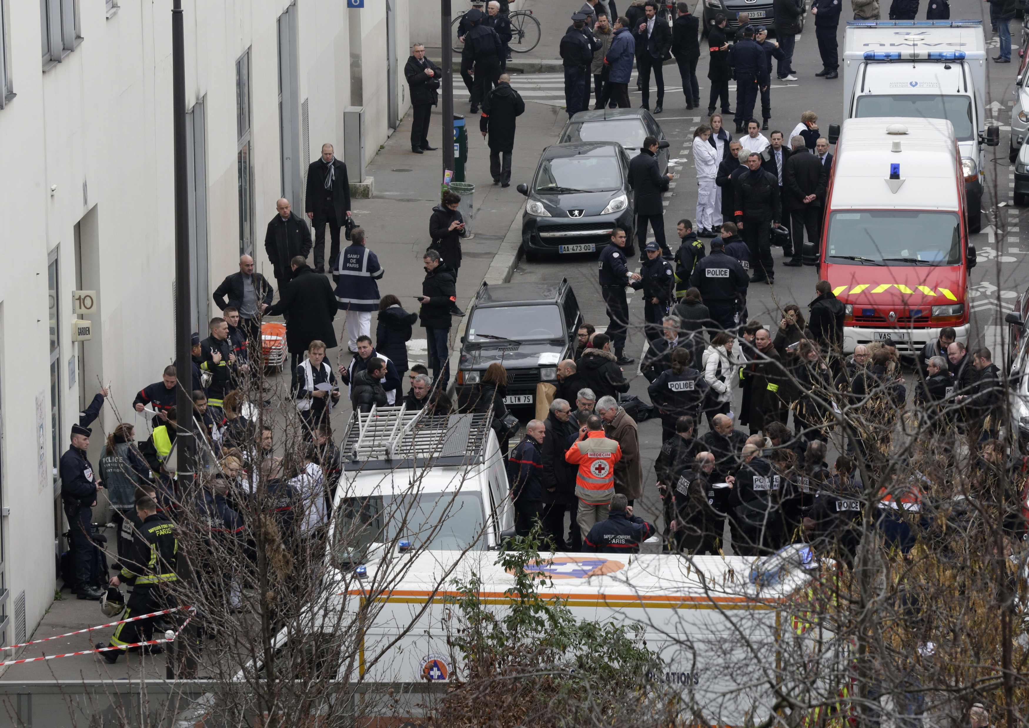 Теракты в париже в 2015 году. Charlie Hebdo теракт во Франции. Теракт в редакции Charlie Hebdo. Террористический акт в редакции Charlie Hebdo.