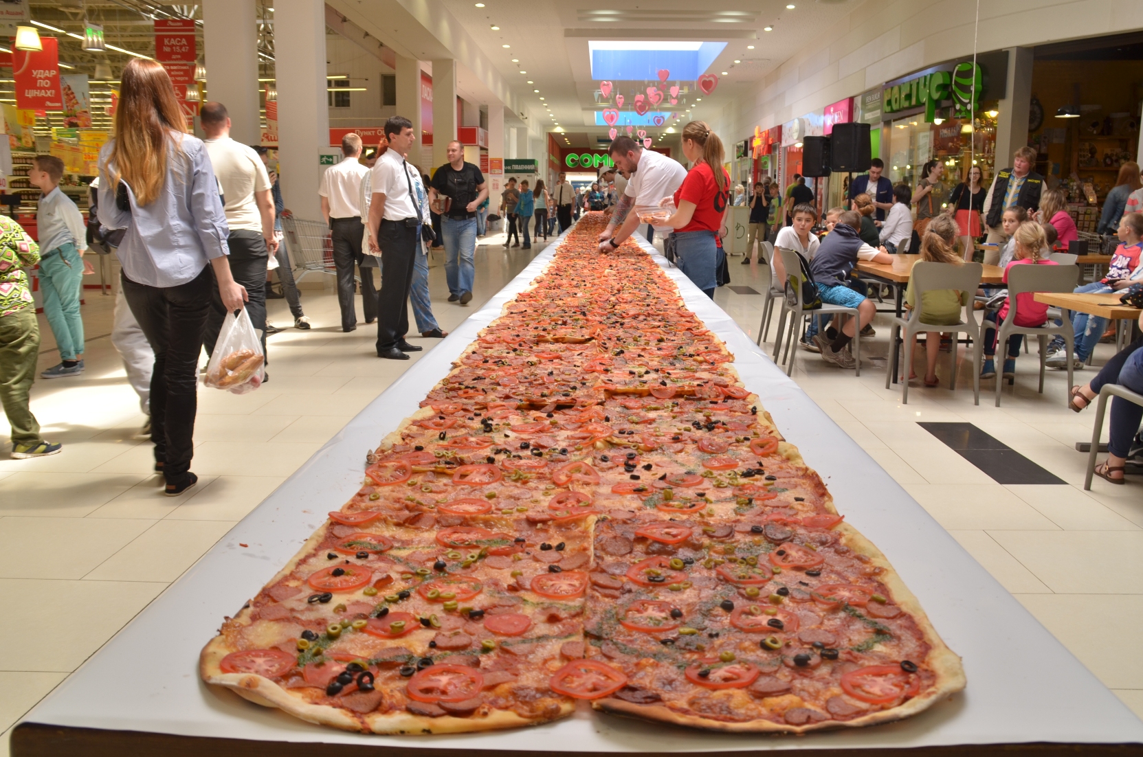 Огромная пицца