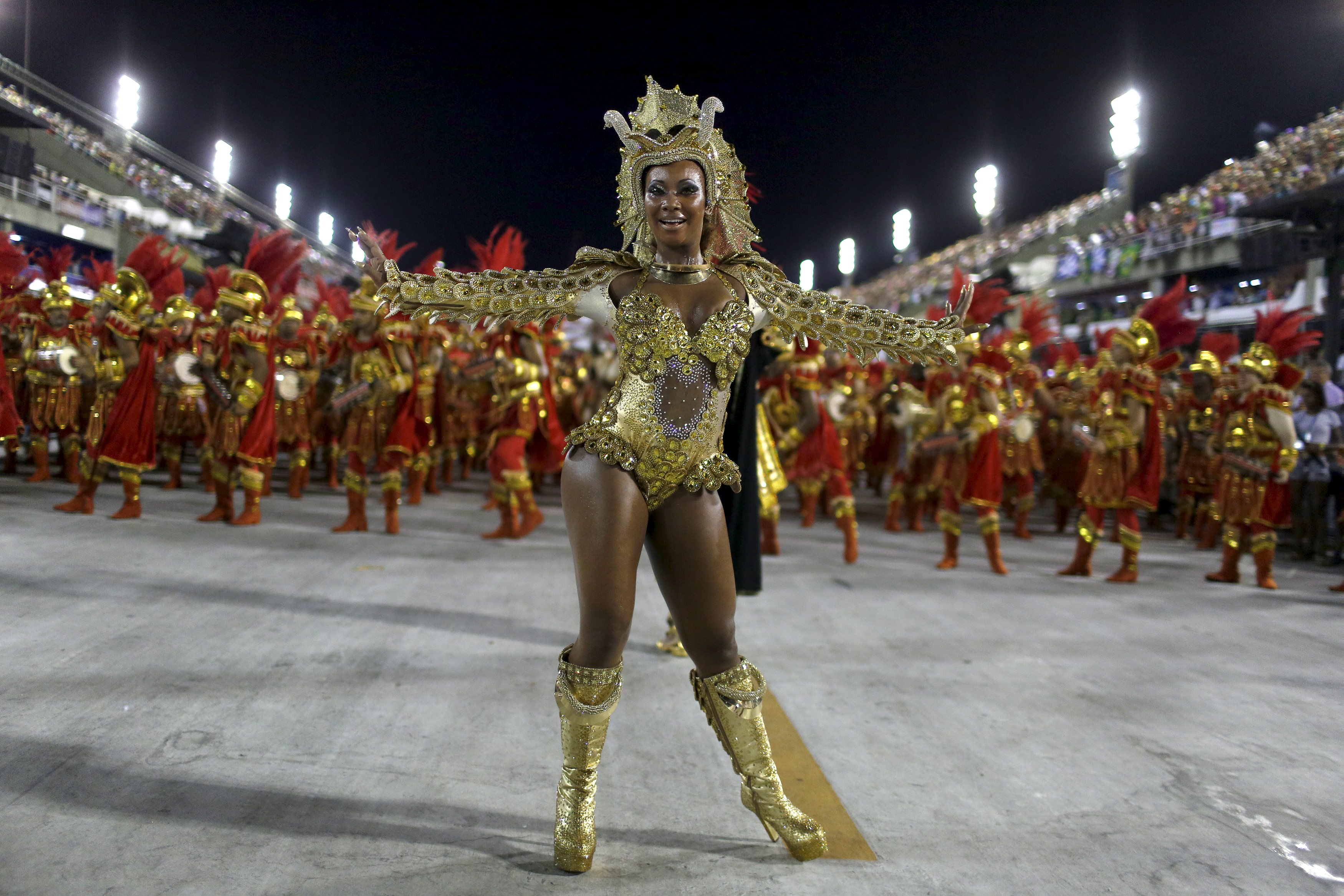 Carnival. Карнавал в Рио-де-Жанейро Бразилия. Бразилия парад в Рио де Жанейро. Карнавал Рио де Жанейро 2016. Школы самбы в Рио де Жанейро.