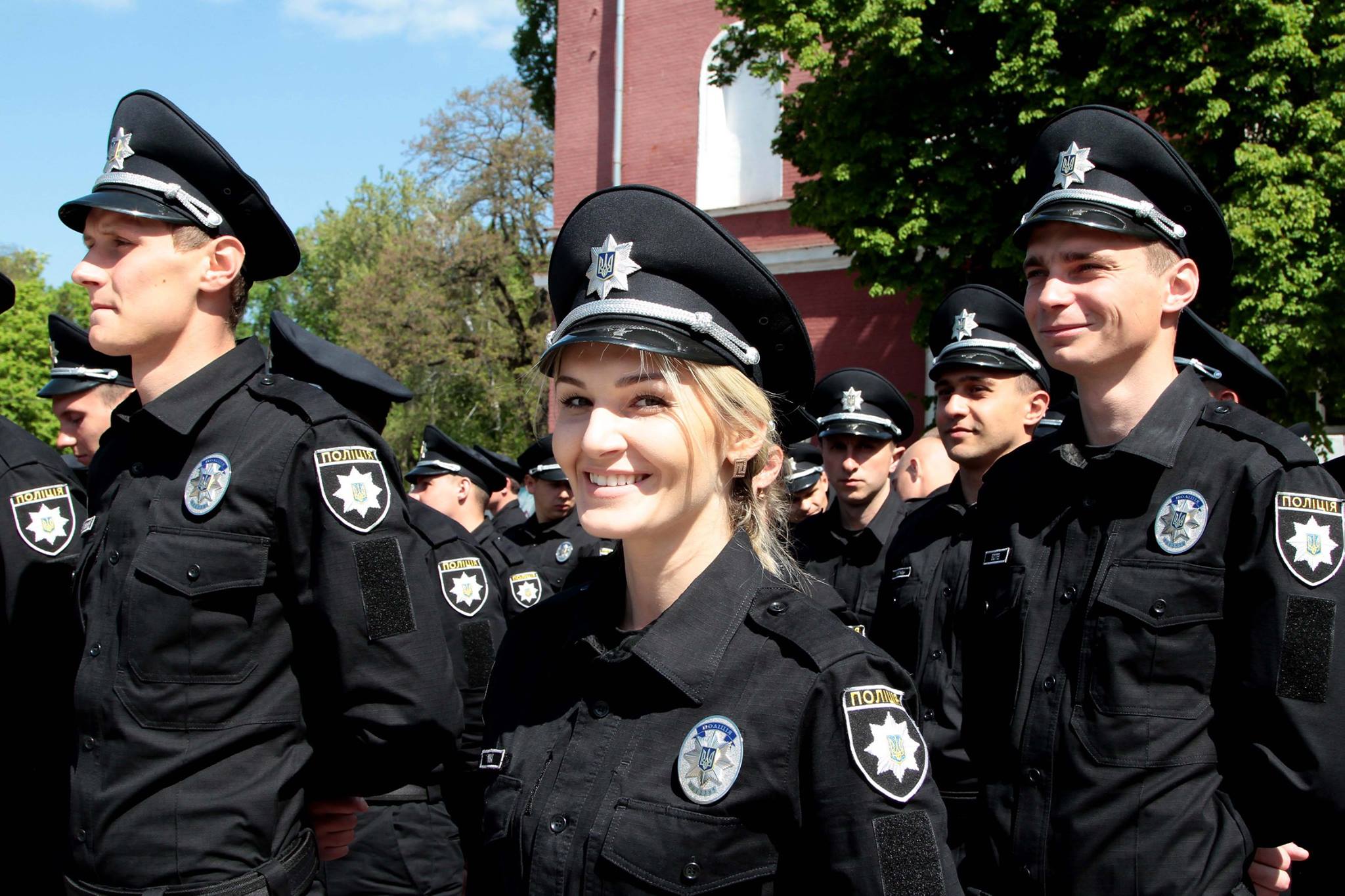 Нова полиция фото. Новая полиция Украины. Форма полиции Украины. Патрульная полиция. Украинская Полицейская форма.