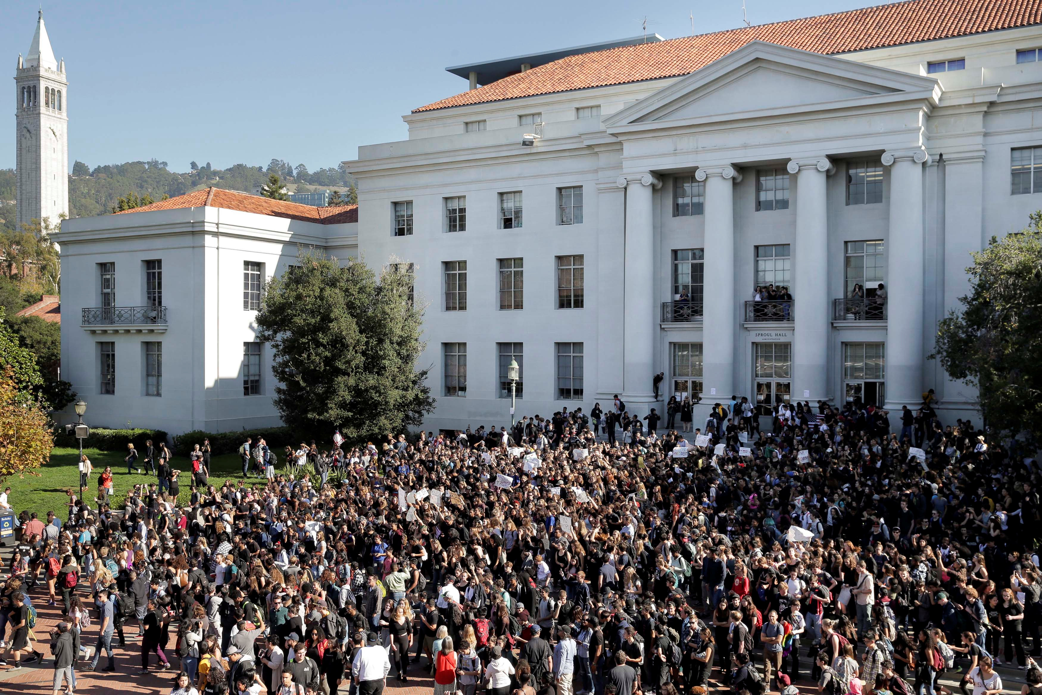 Жгу студент. Беркли университет студенты. Беркли университет. Калифорнийском университете в Беркли зал. Berkeley University.