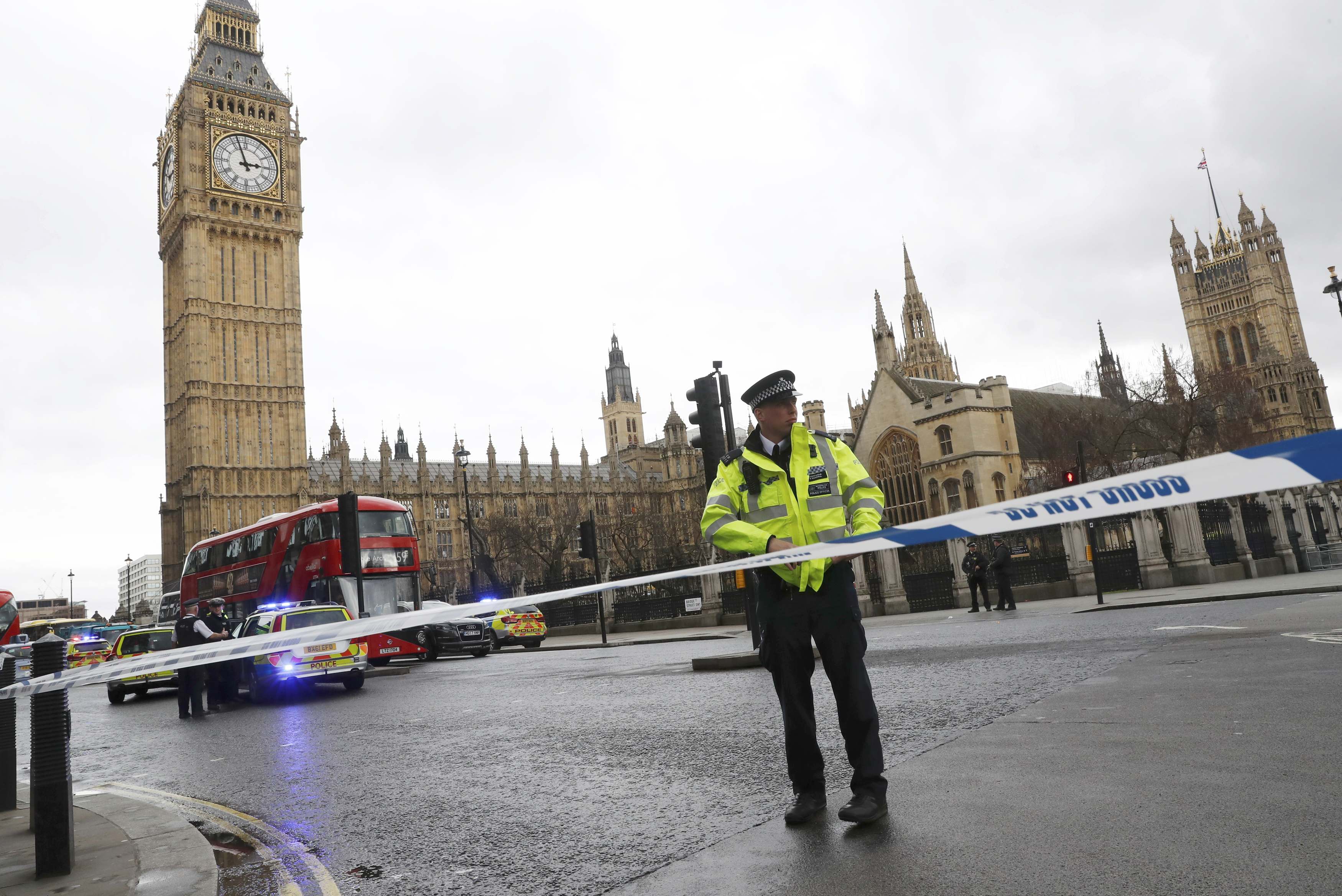 Убитые в лондоне. Лондон люди. Полиция Лондона.