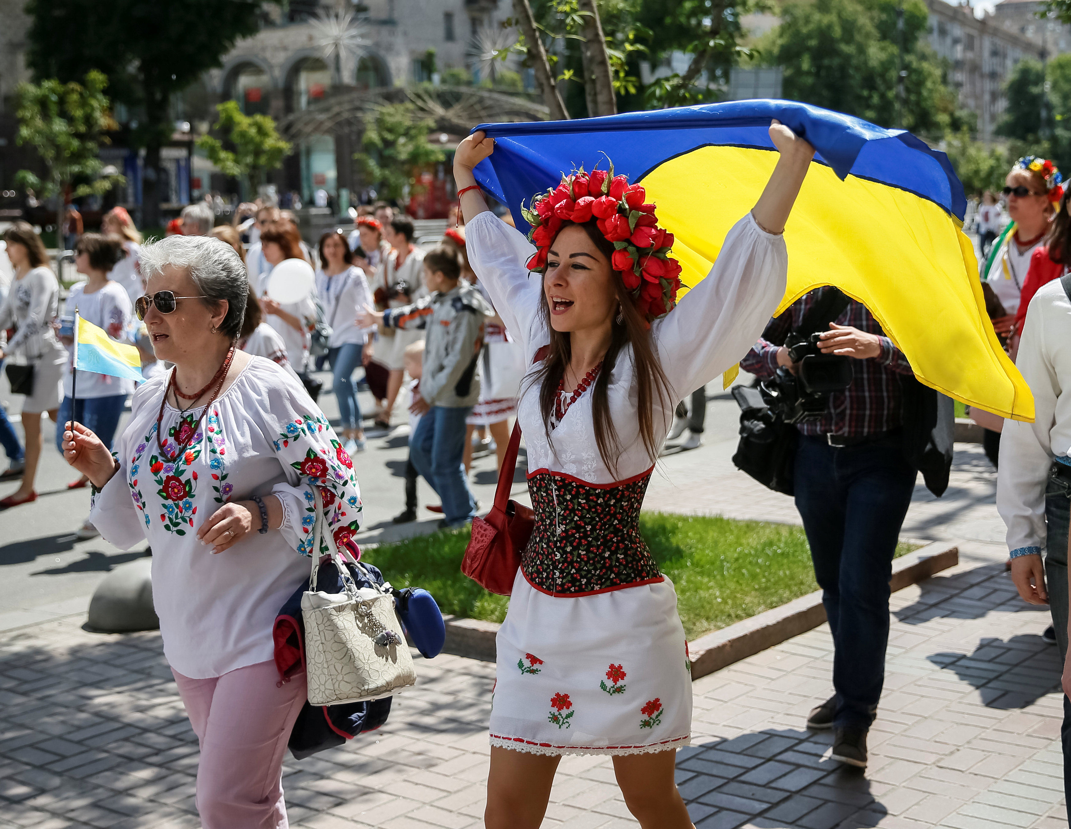 Украинский. Жители Западной Украины. Украинцы в вышиванках. Украинцы люди. Люди в вышиванках.