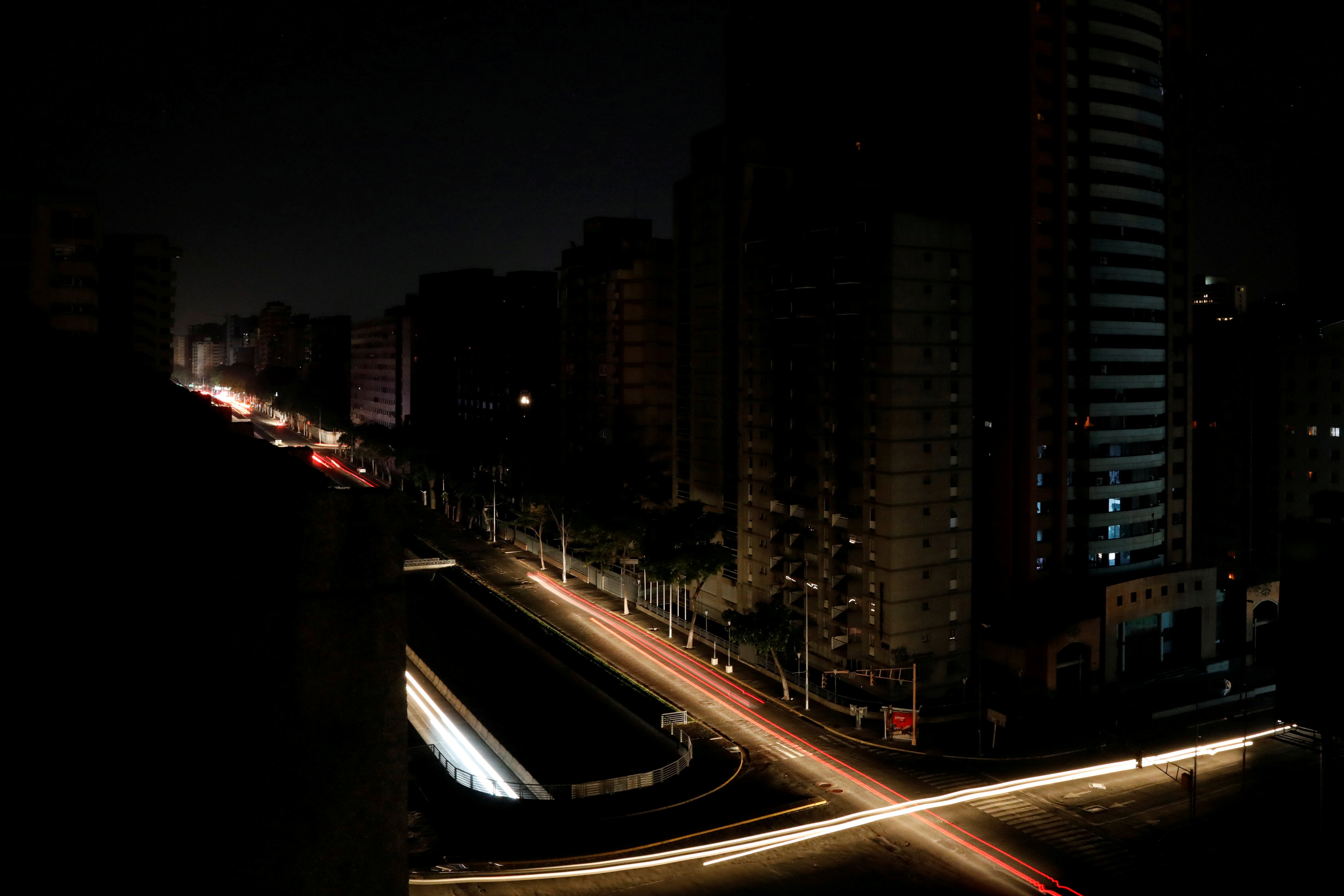 Что будет без электричества. Блэкаут в Венесуэле. Город без электричества. Город без света ночью. Блэкаут в городе.