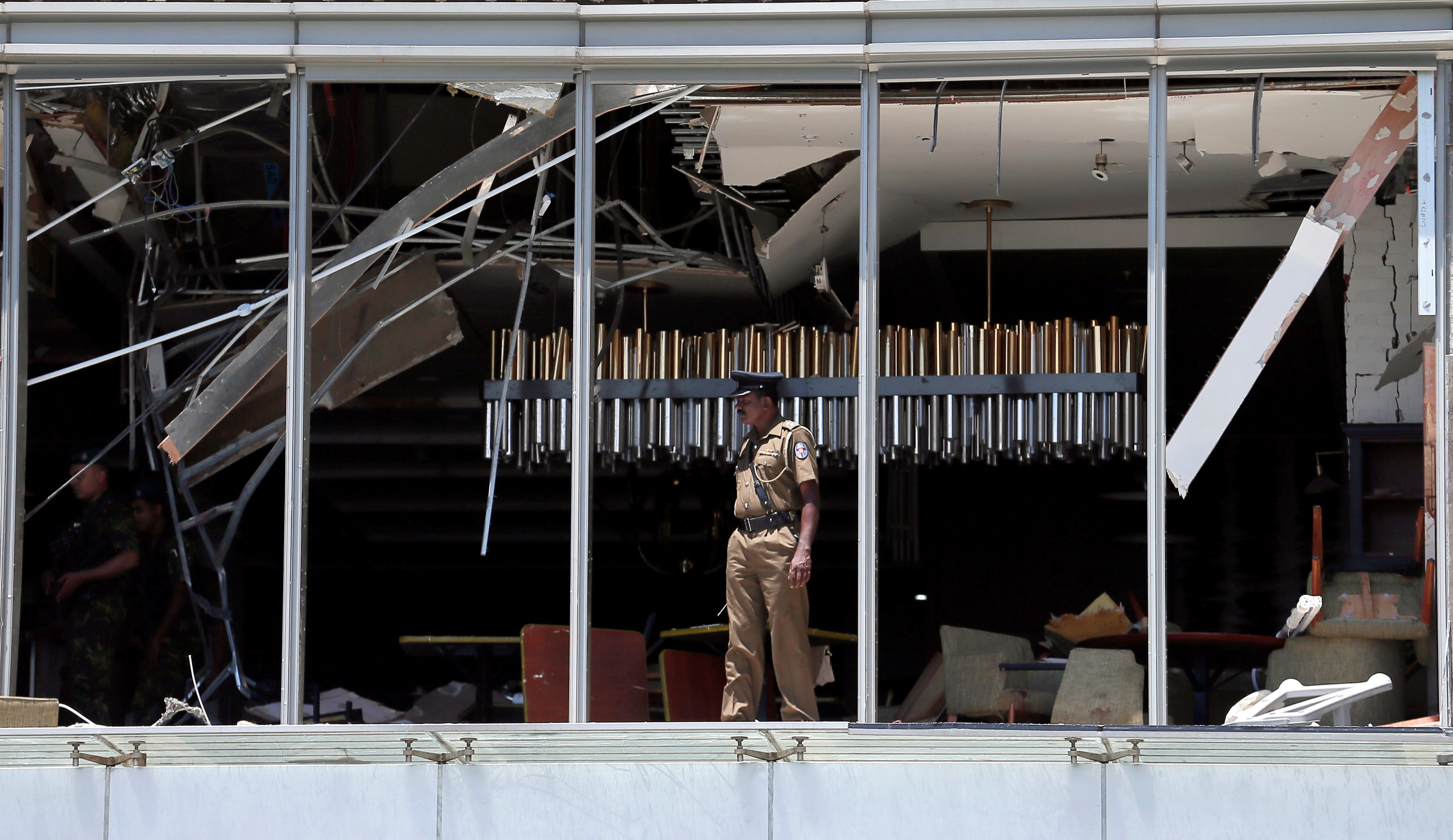Теракт в шри ланке. Теракт Церковь Шри Ланка. Взрыв в отеле Шри-Ланки. Теракт в церкви Шри Ланка снаружи.
