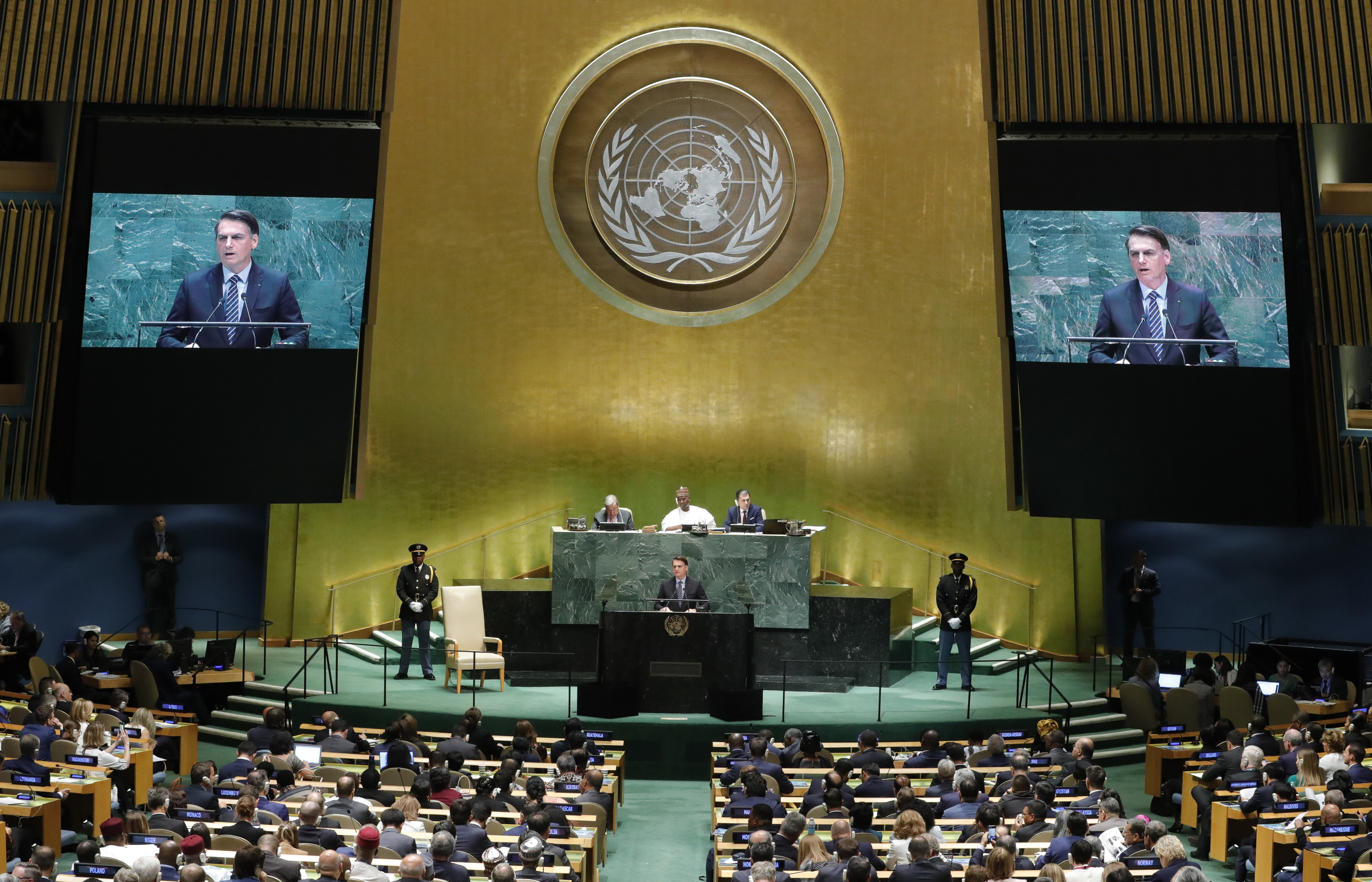 Услуги оон. Зал заседания Генеральной Ассамблеи ООН. Генеральная Ассамблея ООН Нью-Йорк. Генеральная Ассамблея ООН 1995. Генеральная Ассамблея ООН 1974.