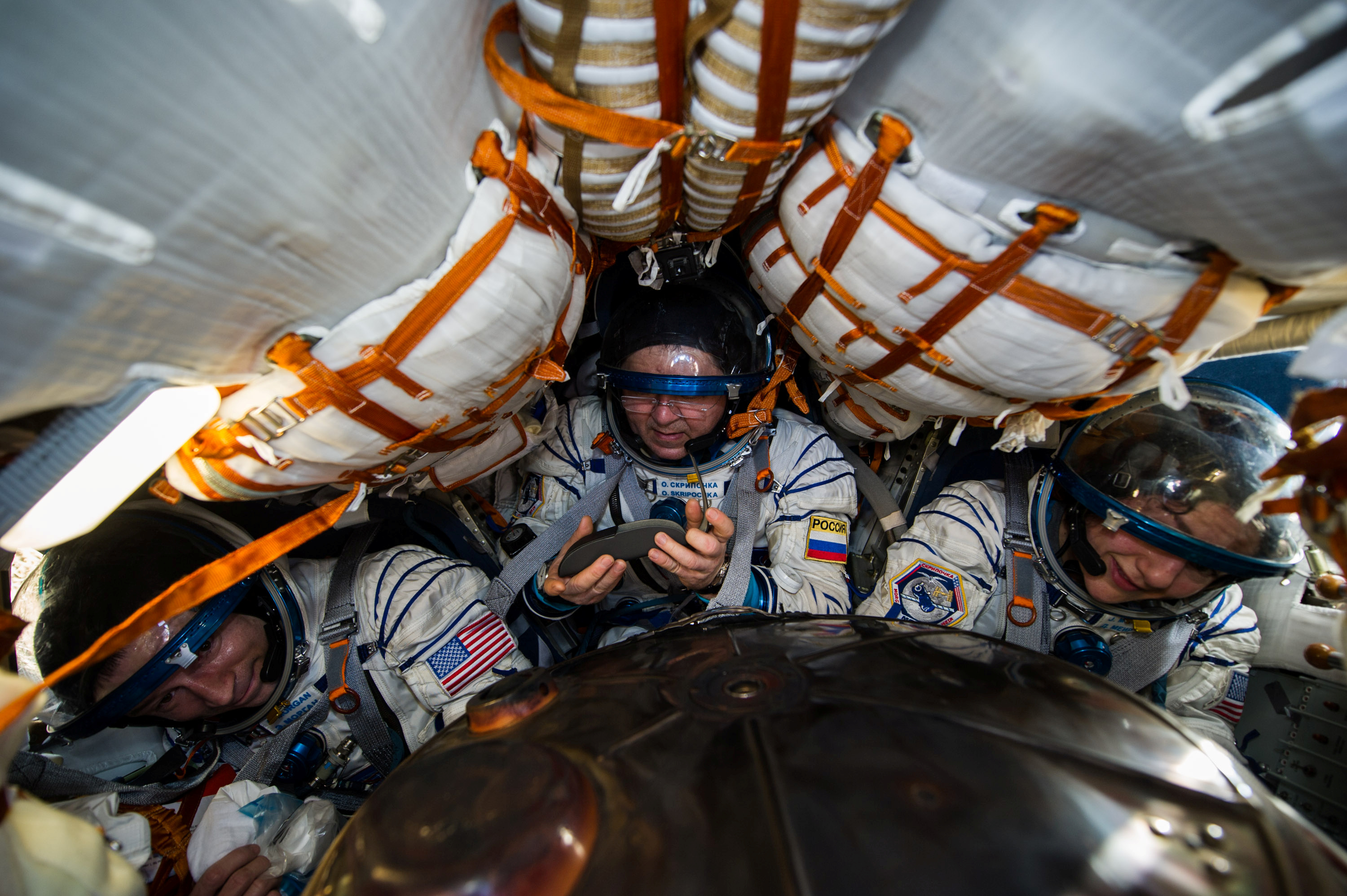 Какие космонавты летали в 2021 году. Экипаж космического корабля «Союз МС-17». Спускаемый аппарат космического корабля Союз МС-18. Союз МС-15 экипаж. Космический корабль Союз МС.