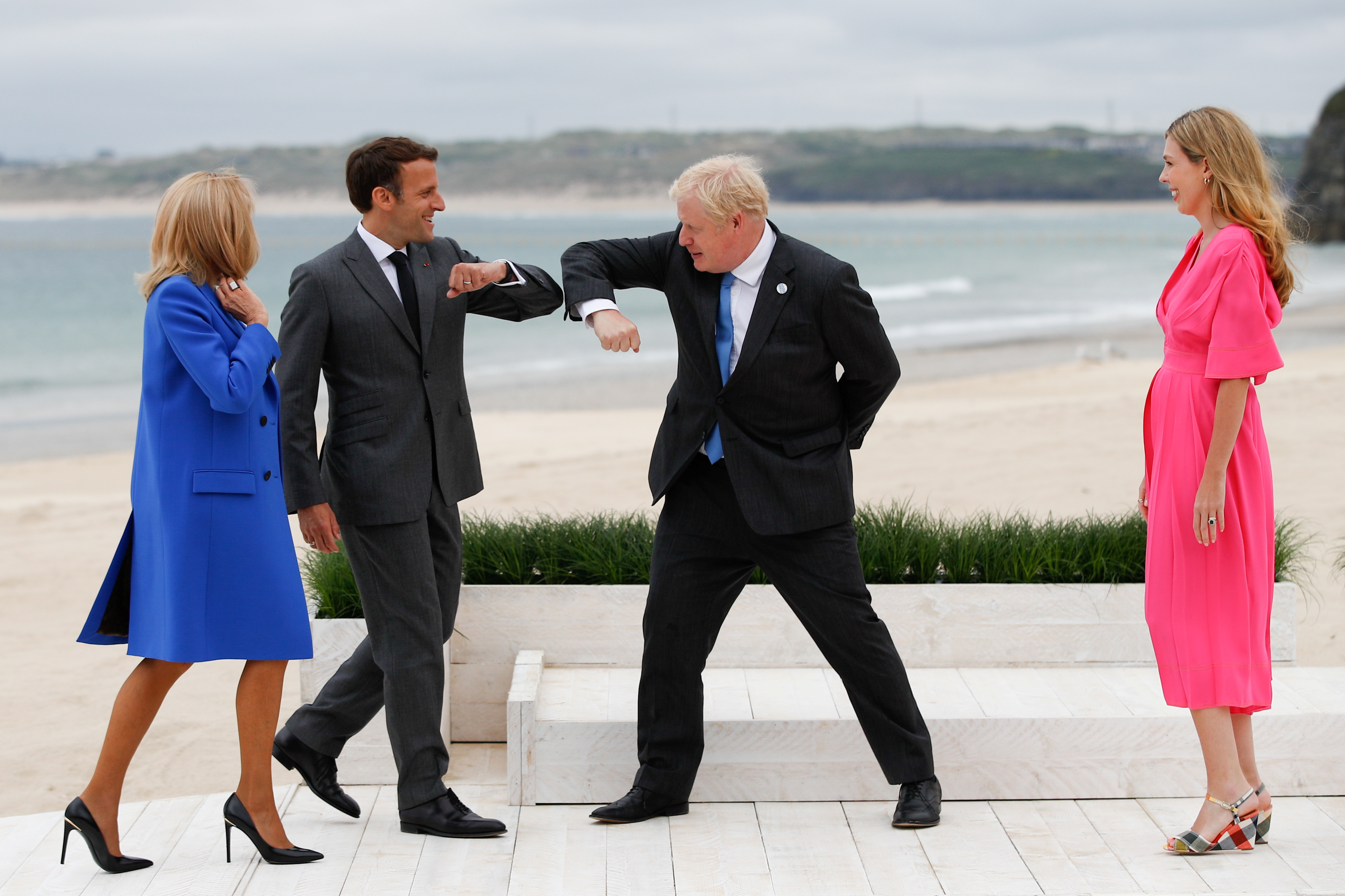 Саммит g7. Макрон и Байден фото. Брижит Макрон на саммите 2021.
