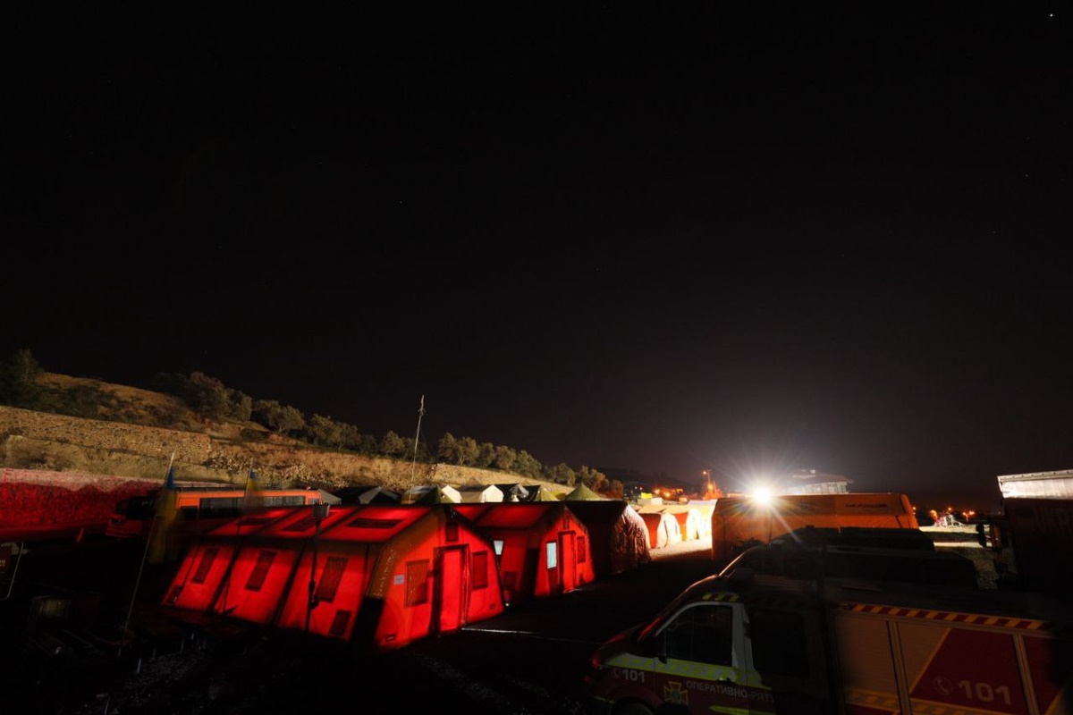 В наметовому містечку рятувальників є все необхідне для життя та відпочинку між складними завданнями. Фото: ДСНС​