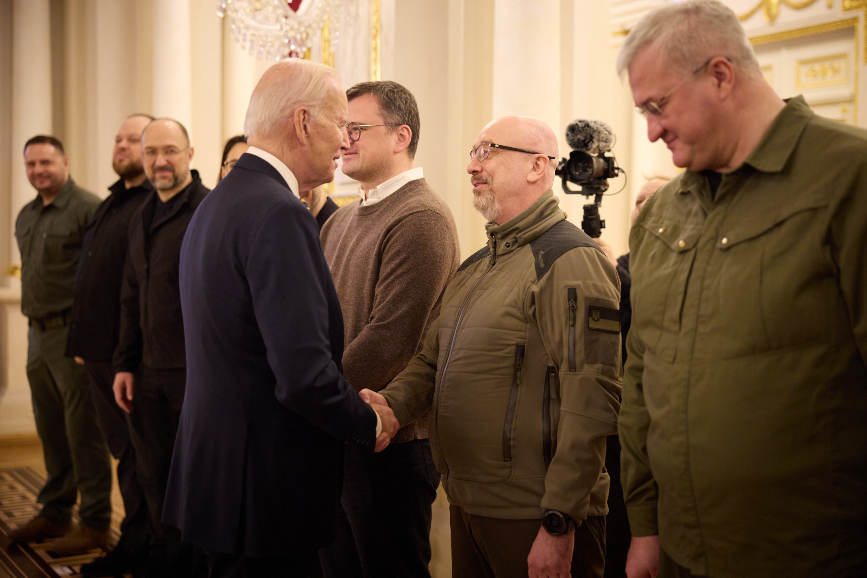 Джо Байдена зустрічали українські високопосадовці. Фото: пресслужба ОП.