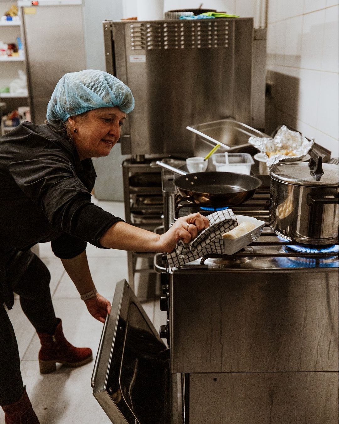 У женщин-повара нет специального образования, но есть желание работать. Фото: instagram.com/cieplokrakow/