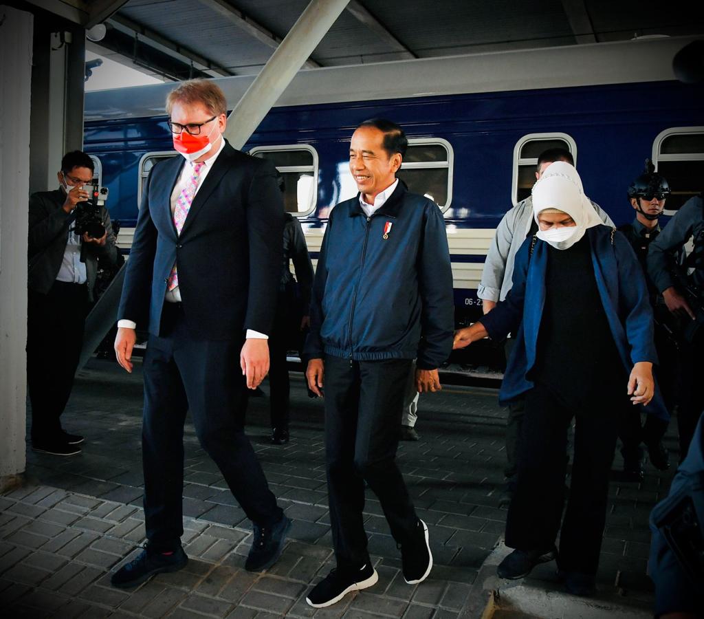 Президент Индонезии уже находится в Киеве. Фото: twitter.com/jokowi