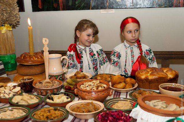 На Старый Новый год принято собираться за одним столом. Фото: glavcom.ua