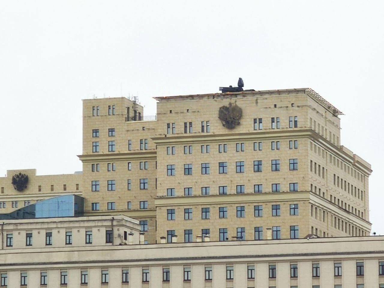 ПВО на крыше здания Минобороны РФ. Фото: t.me/zsuwar
