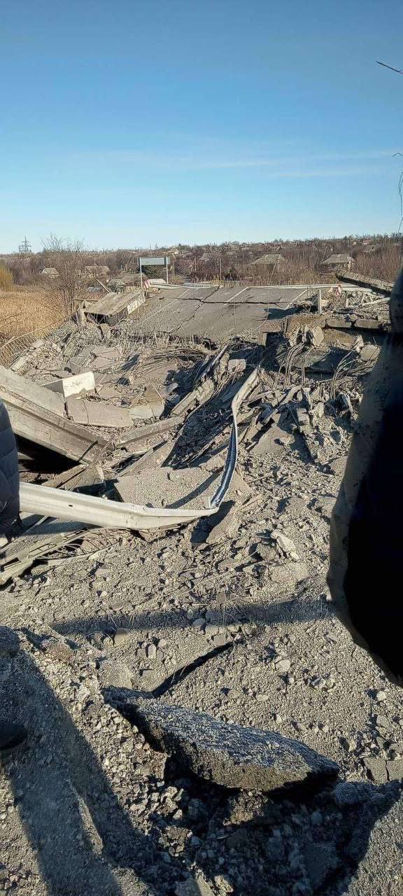 Міст між Запоріжжям та Енергодаром зруйнований. Фото: t.me/energoatom_ua