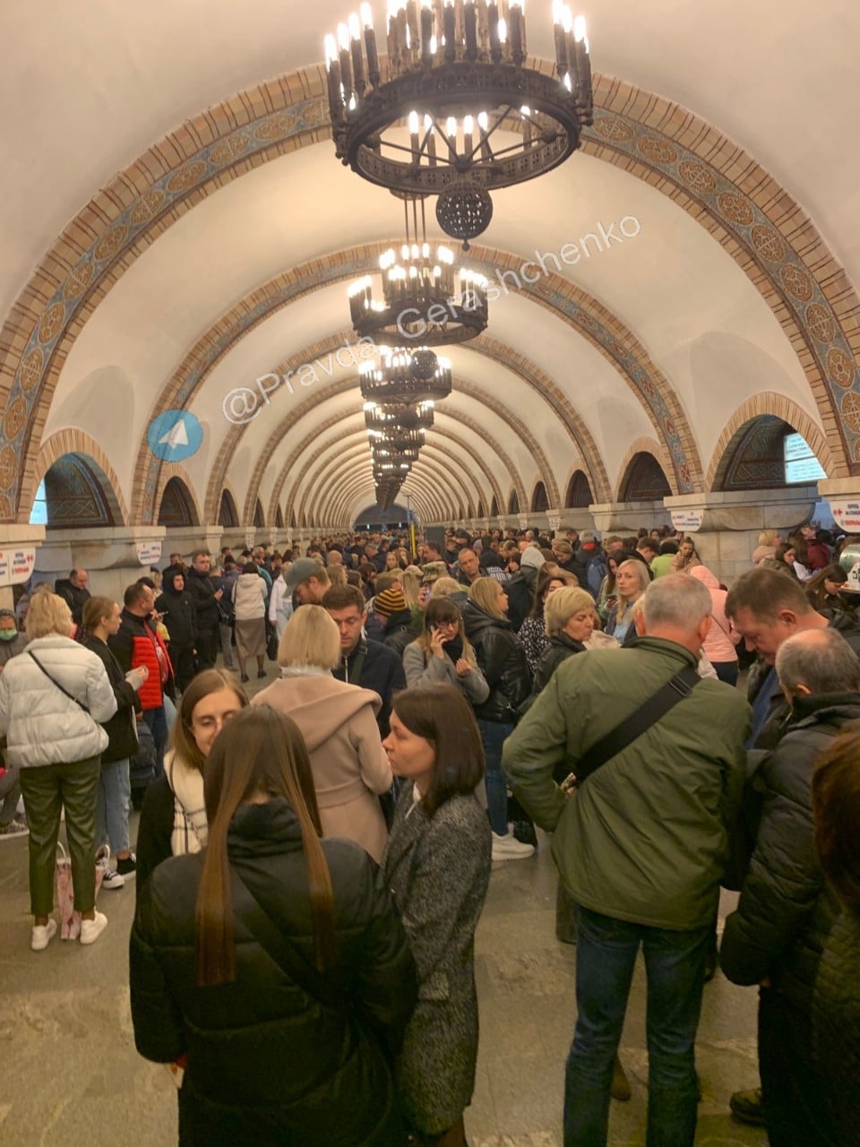 Кияни ховаються від вибухів у метро. Фото: t.me/Pravda_Gerashchenko