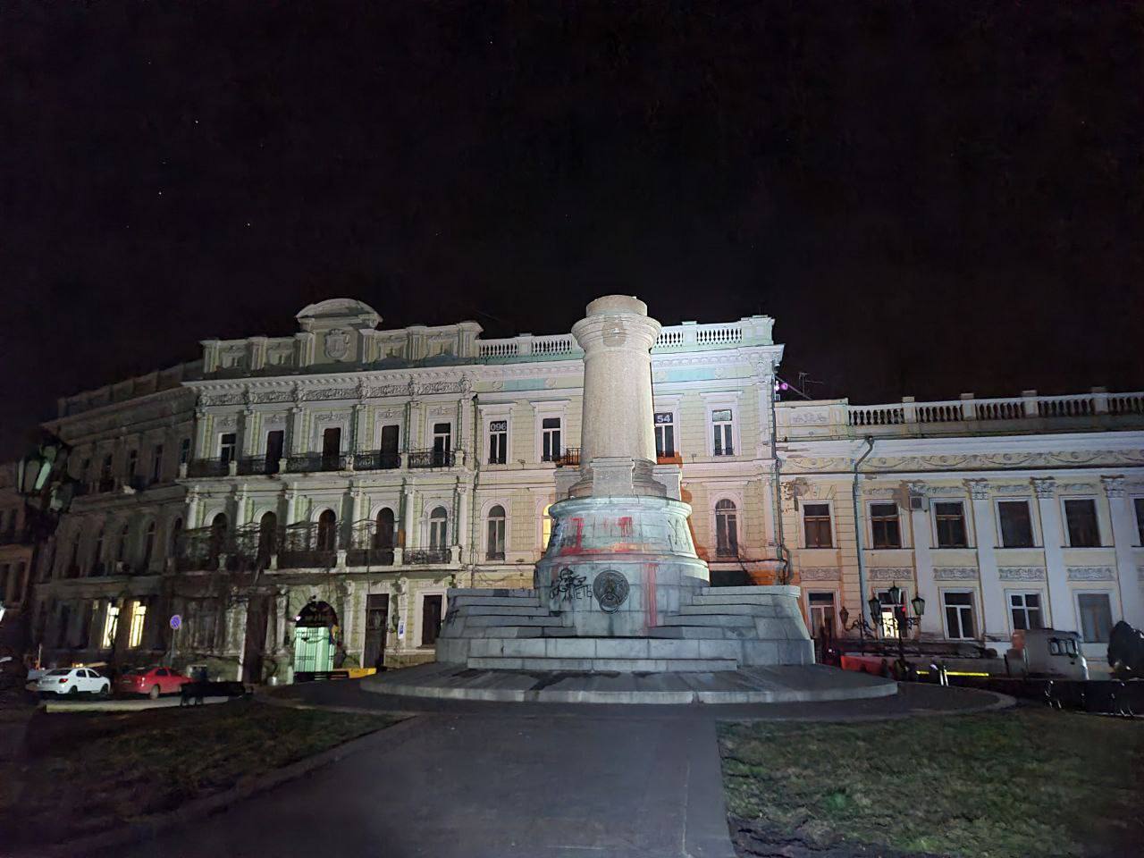 В Одессе завершились работы по демонтажу статуи Екатерины. Фото: t.me/odeskaODA